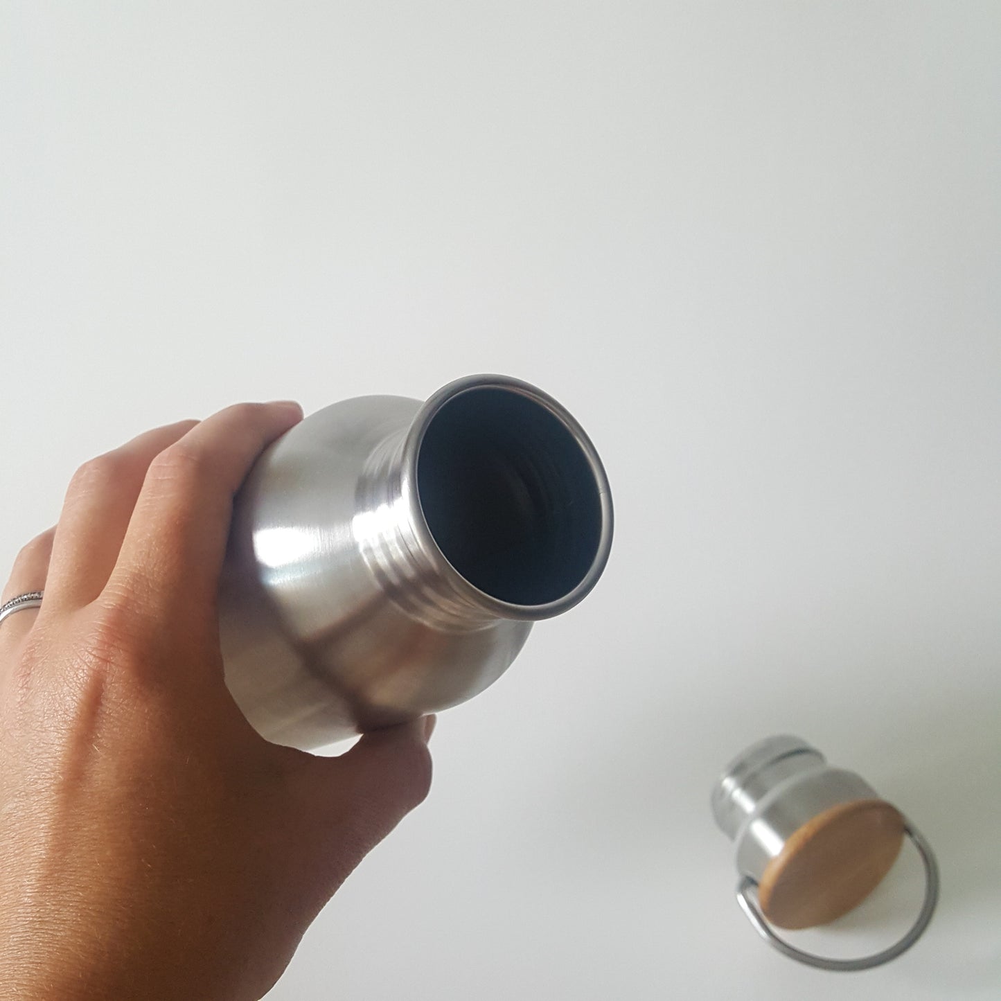 Reusable Stainless Steel Bottle 750 ml with bamboo screw top